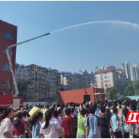 社校联动筑防线 消防演练进校园