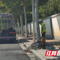 洗手池龙头水长流，消防栓上取水“哗啦啦”……如此用水实不该！