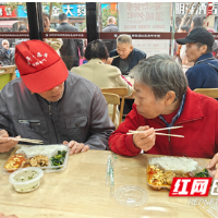重阳节不“冷清”!200余老人的食堂“暖宴”