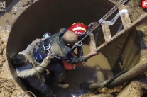 工人被困下水道，宁乡消防紧急救援