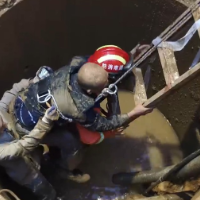 工人被困下水道，宁乡消防紧急救援