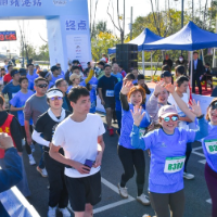花开靖港，竞跑水乡！千名跑友畅享古镇魅力