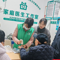 雨花·三联四融①丨寒潮中叩响“健康门”，筑牢元旦“温暖防线”