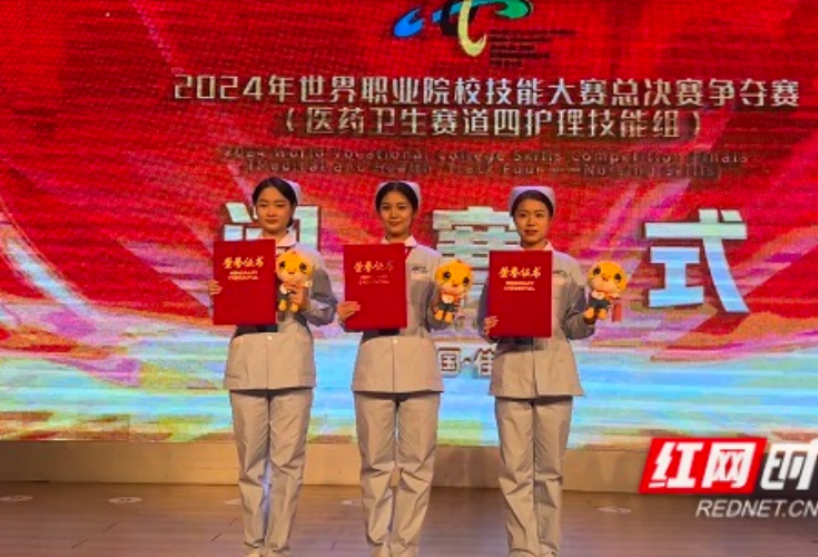 闪闪的青春 |“铁三角”过关斩将，何以摘得世界大赛银奖？