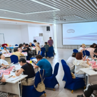 培训“扶上马” 创业“送一程”