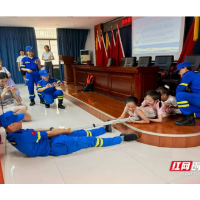 岳麓蓝天救援队在社区“开讲” 织密暑期防溺水“安全网”