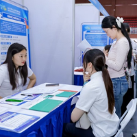 约2000个岗位虚位以待 长沙超110家专精特新企业共赴高校揽英才