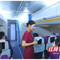 从万米高空落地三尺讲台,她为青年学子精心筑梦