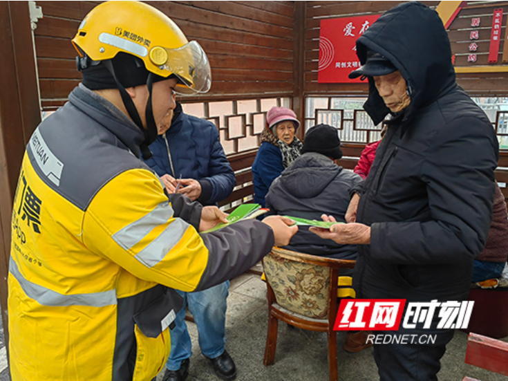 让组织在小区生根，让温情在邻里流淌