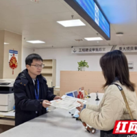 马年首个工作日 天心区政务服务中心窗口全开“元气满满”