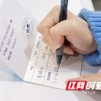 长沙地铁站开了一家“银行”，存的不是钱是书