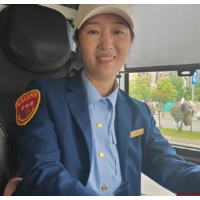 “她特意停下来等我！”老人手写表扬信点赞暖心女司机