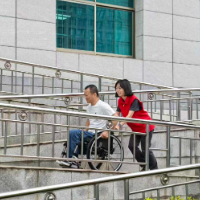在长沙，“身后一米”就好