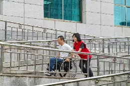 在长沙，“身后一米”就好