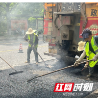 高温坚守 长沙城管用汗水守护城市“坦途”