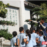 一间书屋,十年灯火:“忘不了”的企业公益“长跑”