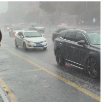视频 | 台风“红霞”影响长沙 上一秒：台风真会来长沙？ 下一秒：不嘻嘻，暴雨+大风
