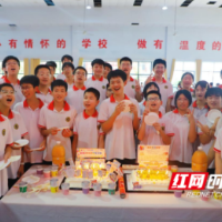 一个时光信箱、一块生日蛋糕，这场成长仪式有点暖