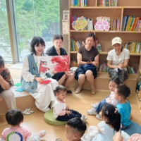 海报 | 暖灯之下,书页之外:阅读馆里的美好相遇