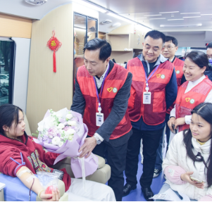 以热血护生命：湖南省第二人民医院百余名医护新春组团献血