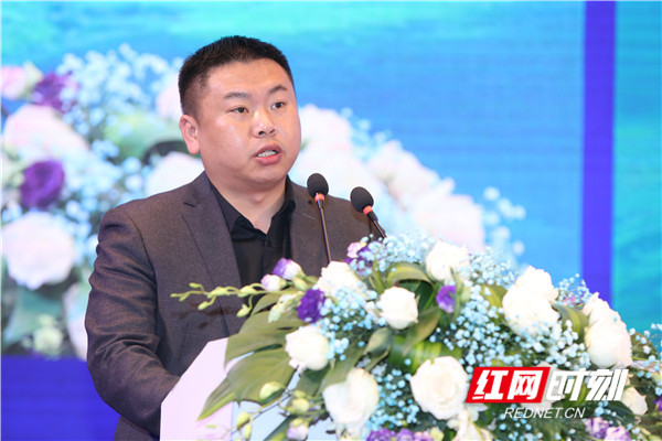 土流集团联合创始人兼高级副总裁康志华做《数字化平台赋能乡村振兴》主题发言。