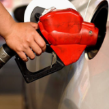 成品油价年内第二次“两连涨” 92号汽油重返7元区间