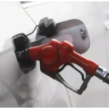 中国成品油价格上调 居民消费用油成本小幅增加