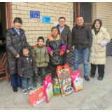 中国太保产险望城支公司为结对帮扶家庭送去春节温暖