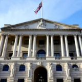 英国央行上调基准利率至4%