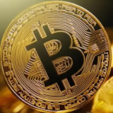 比特币价格首次突破10万美元
