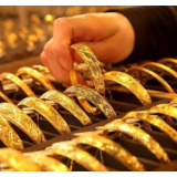 金价一涨再涨 消费市场呈现“冰火两重天”