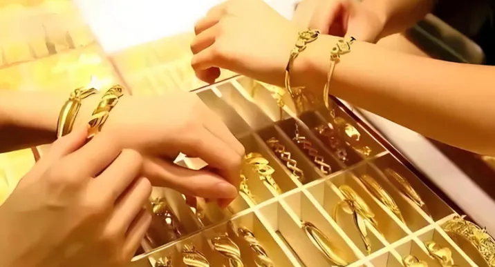 个人买卖黄金饰品，要缴税吗？