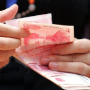 银行取钱不再“一刀切”式询问