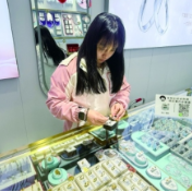 借力金价大涨，“金包银”饰品上新热卖