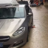 保险100问丨暴雨天车辆被淹，保险会赔吗？