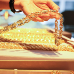 现货黄金首破4840美元！国内金饰克价逼近1500元