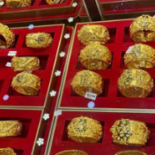 黄金连续多日大跌，有金店一天狂卖3斤黄金