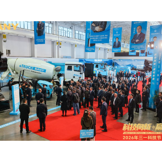 视频 ｜ 无人摊压机群亮相三一科技节 三一坚定推进“电智转型”