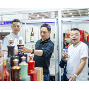 数字化破局前行 岳阳楼酒业与“酒故事商家版”达成战略合作