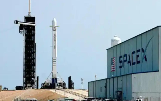 SpaceX上市首日涨19% 马斯克成全球首位万亿美元富豪