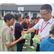 中华财险会同县支公司深入村镇开展农业保险宣传服务