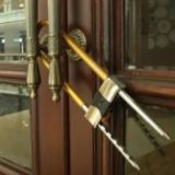 家具店收取百万定金后跑路!二十多位消费者被坑