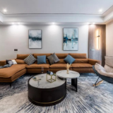 美媒:美国华人逆境求生 疫情期间家具生意变好