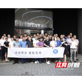 “交流共进谋发展” 杭州市装饰装修商会长沙考察交流行第一站：走进千思装饰