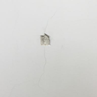老房装修后墙面空鼓开裂 七旬老人维权遭三方推诿
