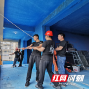 阳台硬实力｜这样吊装太绝了！揭秘天幕阳台背后的“超级团队”