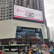 爱在长沙：七夕，交通安全创意广告点亮户外地标大屏