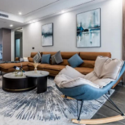 装修围挡被风吹飞砸坏小汽车 要赔！