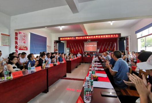 涵养新时代 传承好家风 鸿扬集团董事长带领家族立家规、传家训、扬家风