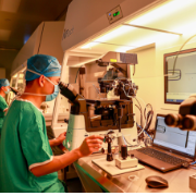 一出生就15岁?他是中信湘雅“最老婴儿”!双胞胎姐姐调侃道:这弟弟有点“老”